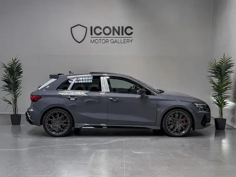 Nuevo Audi RS3 400 CV (294 kW) 2026 Gris / plata Berlina