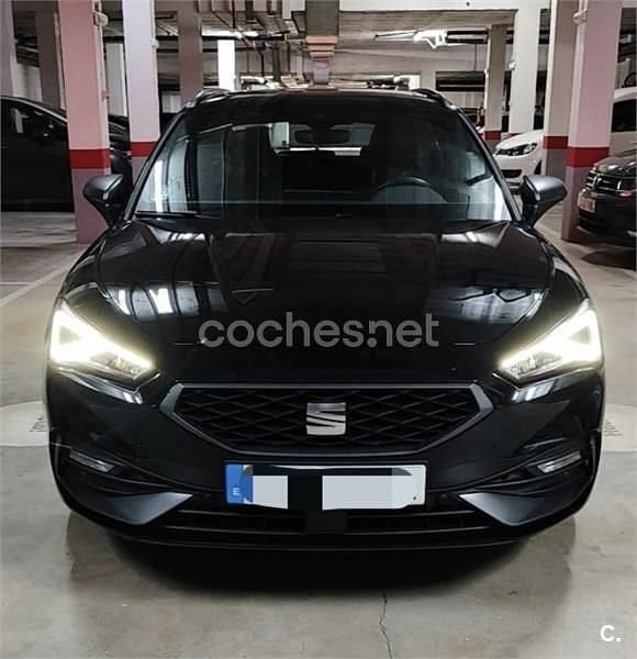 Usado Seat Leon FR 204 CV (150 kW) 2021 Negro Familiar