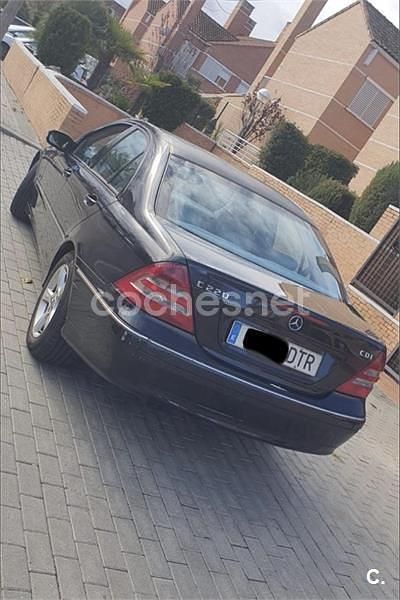 Usado Mercedes C220 Avantgarde 143 CV (105 kW) 2005 Negro Berlina