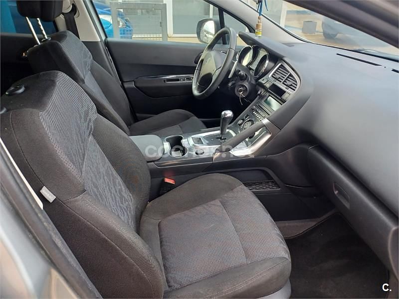 Usado Peugeot 3008 Access 120 CV (88 kW) 2013 Gris / plata Berlina