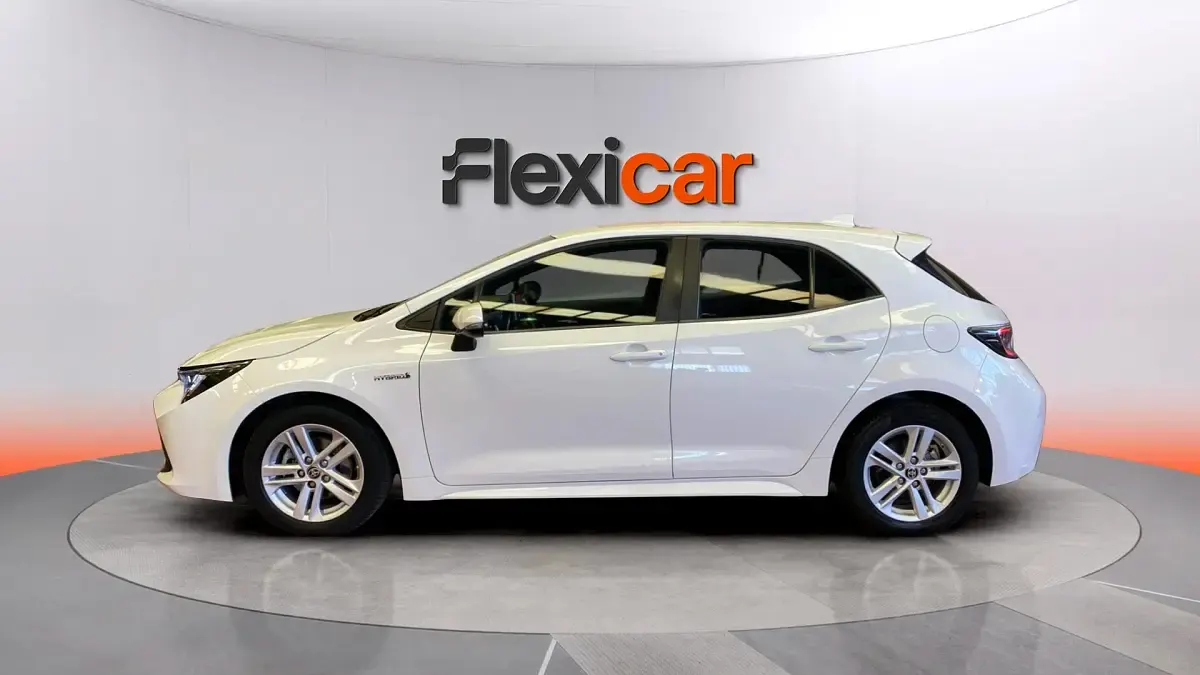 Usado Toyota Corolla Active 122 CV (89 kW) 2020 Blanco Berlina