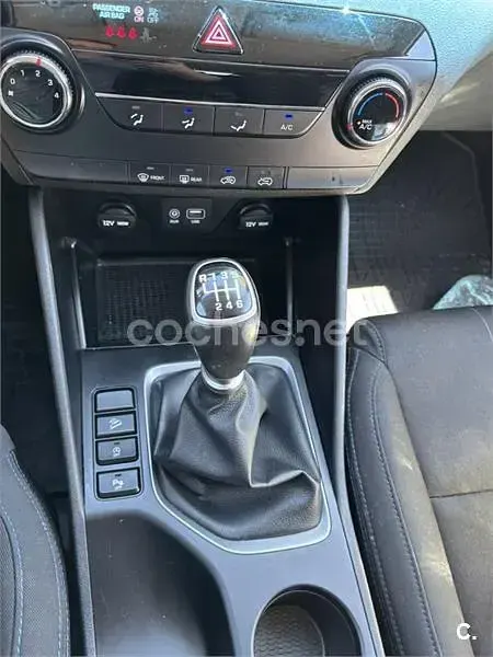 Usado Hyundai Tucson 115 CV (84 kW) 2017 Gris / plata SUV