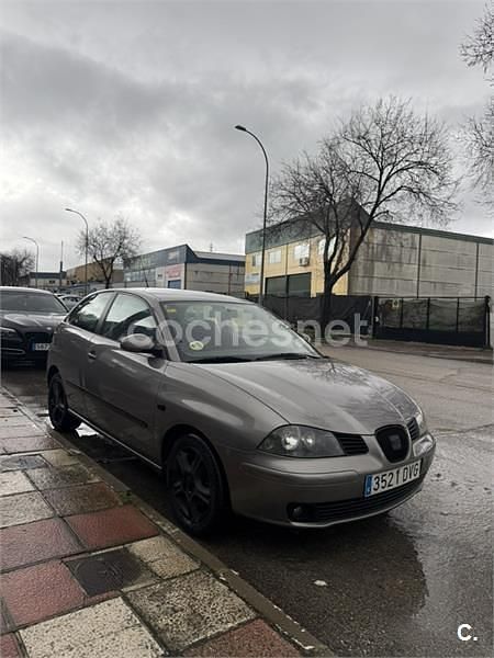Usado Seat Ibiza Sport 100 CV (73 kW) 2006 Gris / plata Utilitario
