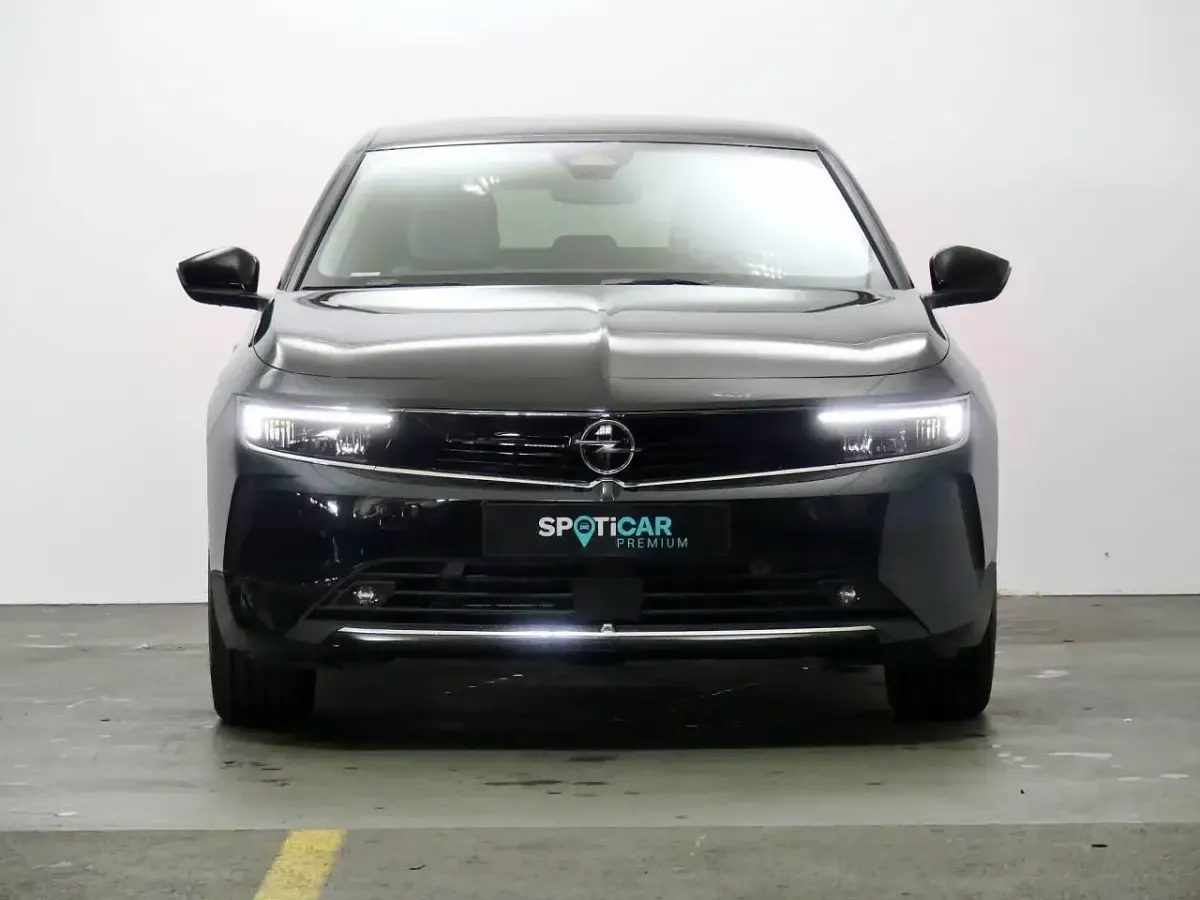 Usado Opel Astra Elegance 130 CV (95 kW) 2023 Negro Utilitario