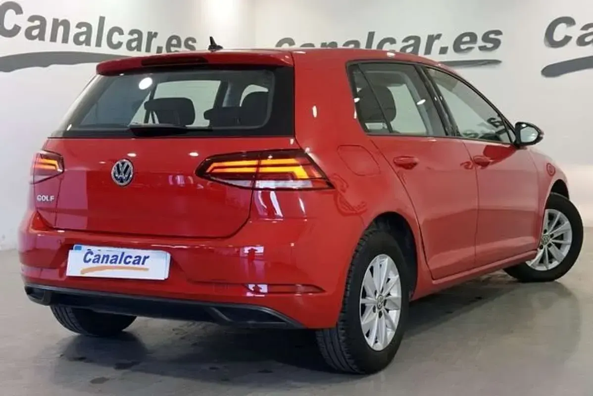 Usado VW Golf VII Advance 116 CV (85 kW) 2018 Rojo Familiar