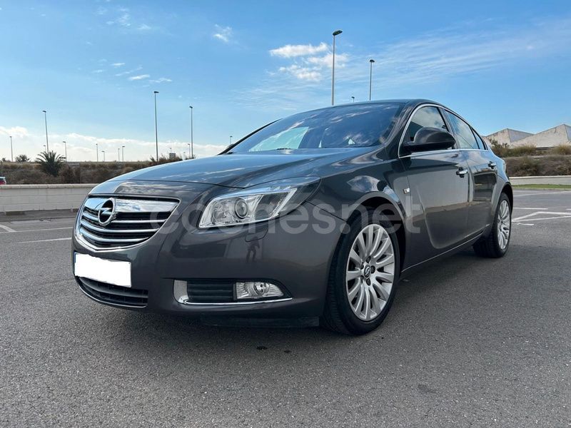 Gris / plata Usado 2011 Opel Insignia Edition Berlina | 5990 € (Precio justo) - Imagen 1/4
