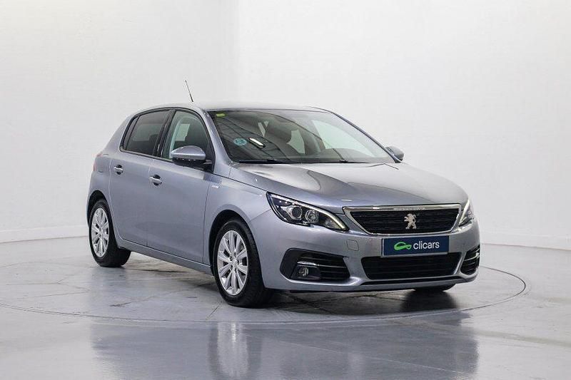 Usado Peugeot 308 Style 110 CV (80 kW) 2018 Gris / plata Berlina