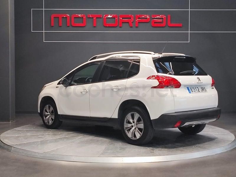 Usado Peugeot 2008 Allure 100 CV (73 kW) 2016 Blanco SUV