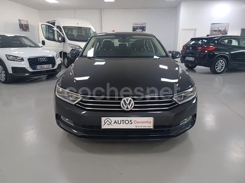 Usado VW Passat 120 CV (88 kW) 2019 Gris / plata Berlina