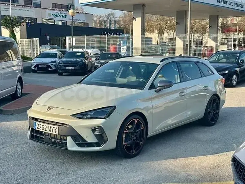 Usado Cupra Leon 150 CV (110 kW) 2025 Beige Familiar