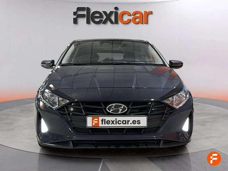Usado Hyundai i20 101 CV (74 kW) 2023 Gris Utilitario