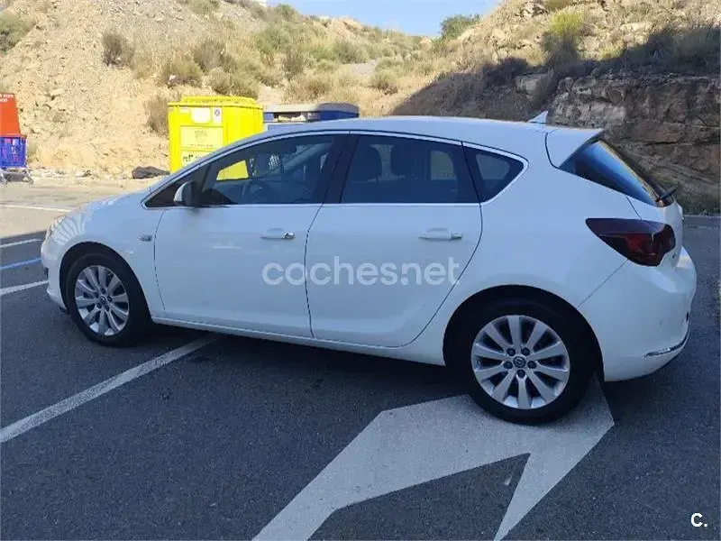 Usado Opel Astra Excellence 136 CV (100 kW) 2015 Blanco Berlina