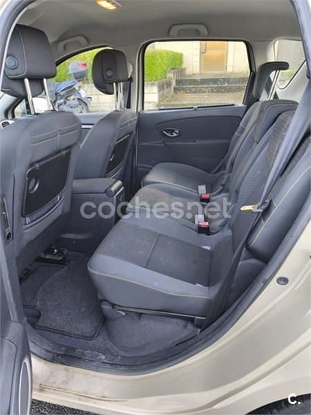 Usado Renault Scénic III 110 CV (80 kW) 2010 Beige Monovolumen