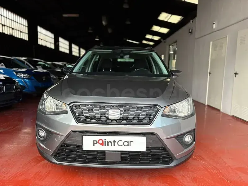 Usado Seat Arona Ecomotive 95 CV (69 kW) 2018 Gris / plata SUV