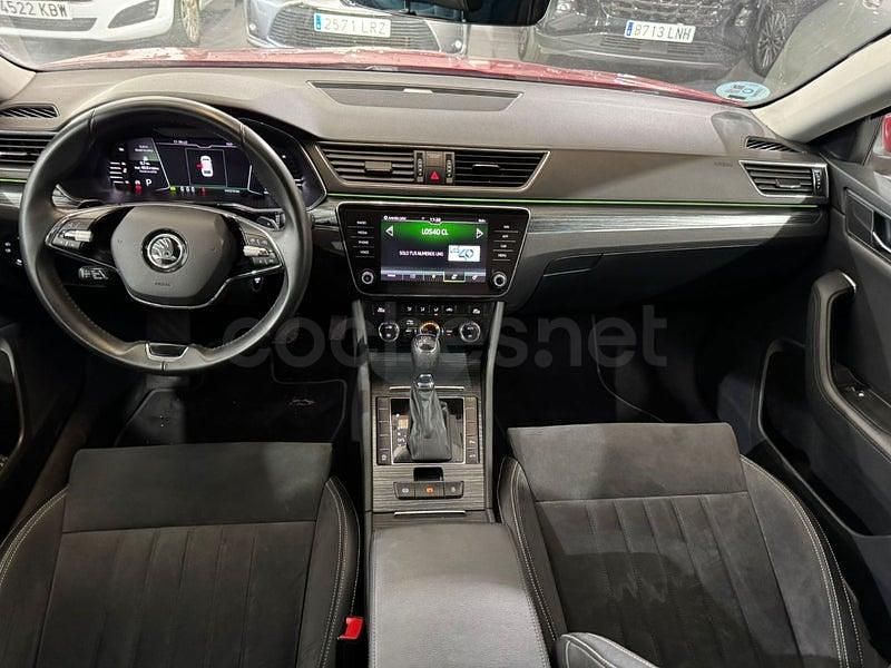 Usado Skoda Superb Style 150 CV (110 kW) 2021 Rojo Familiar