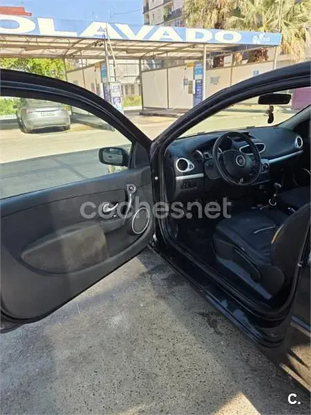 Begagnad Renault Clio II Authentique 75 HK (55 kW) 2008 Svart Sedan
