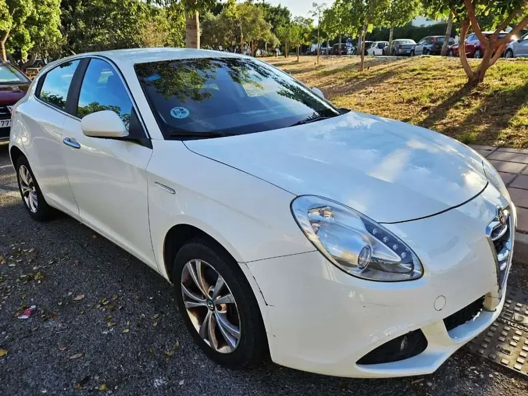 Usado Alfa Romeo Giulietta Distinctive 170 CV (125 kW) 2012 Blanco Utilitario