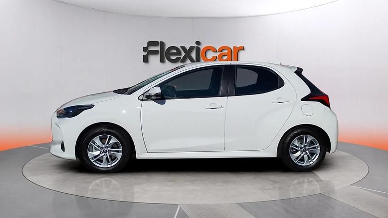 Usado Toyota Yaris Hybrid Active 116 CV (85 kW) 2021 Blanco Berlina