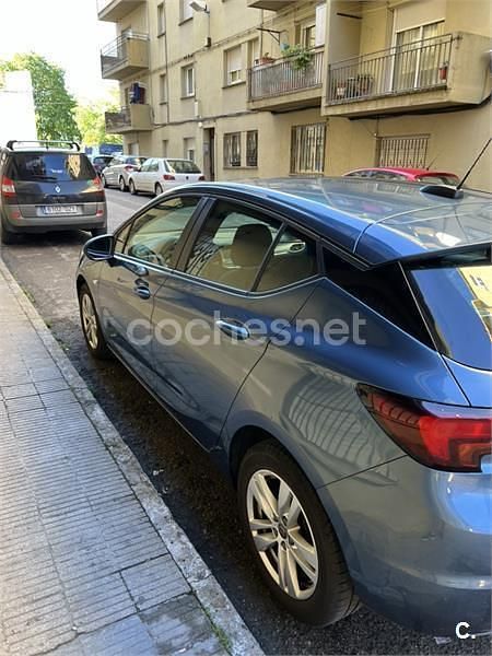 Usado Opel Astra Selective 110 CV (80 kW) 2017 Azul Berlina