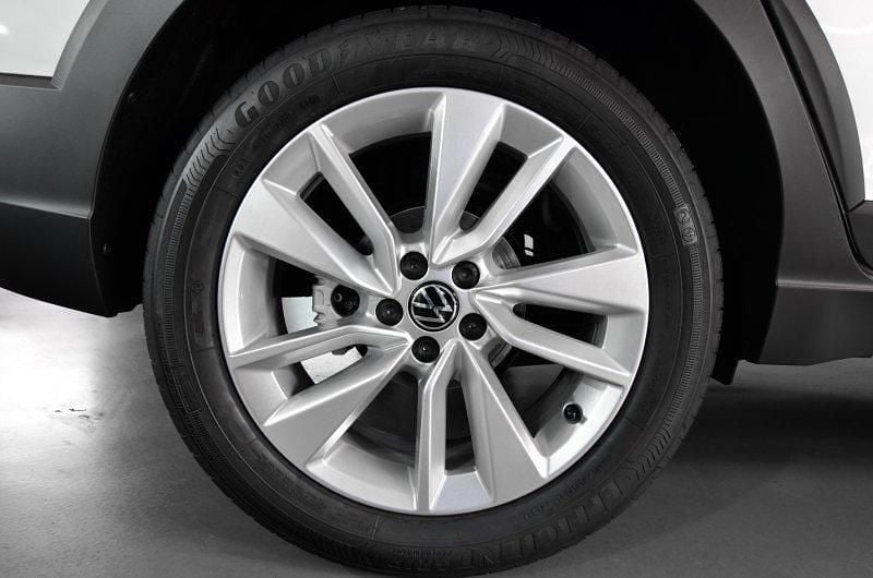 Usado VW Taigo Design 95 CV (69 kW) 2022 Plata réflex metalizado SUV