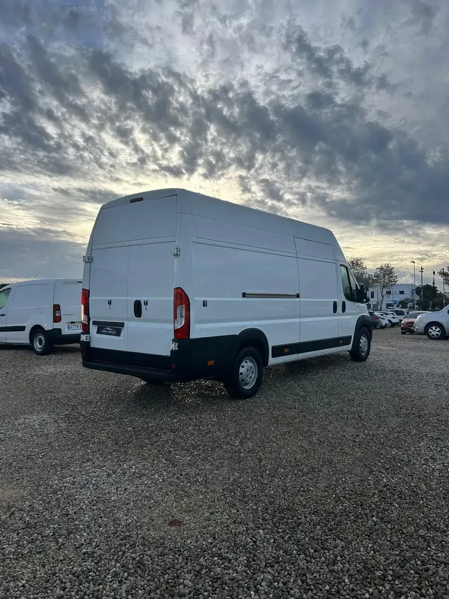 Usado Citroën Jumper 130 CV (95 kW) 2018 Blanco Monovolumen