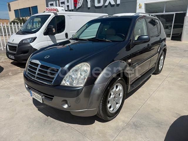 Gris / plata Usado 2010 Ssangyong (KGM) Rexton II SUV | 8991 € (Precio justo) - Imagen 1/4