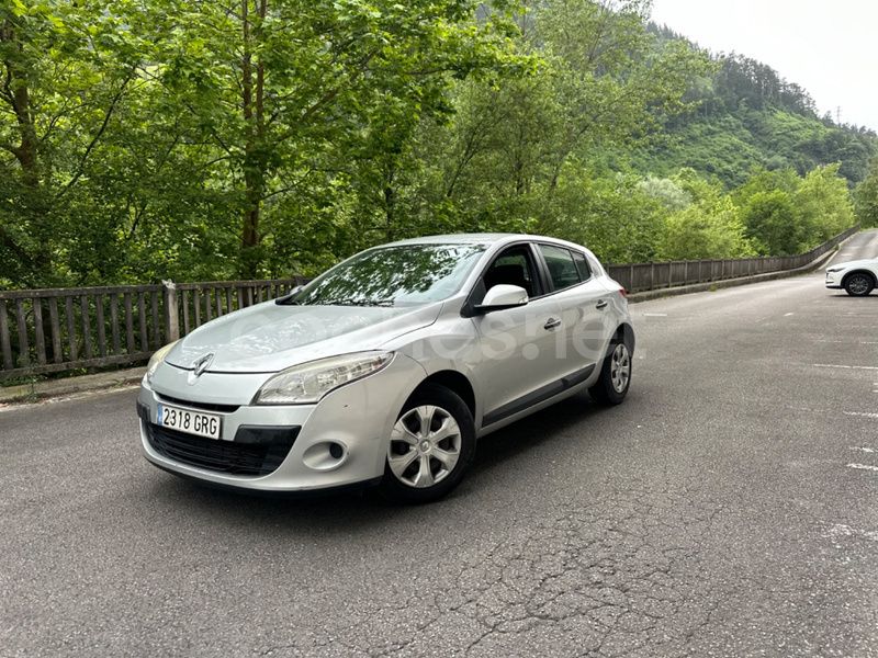 Gris / plata Usado 2010 Renault Mégane III Berlina | 5490 € (Buen precio) - Imagen 1/4