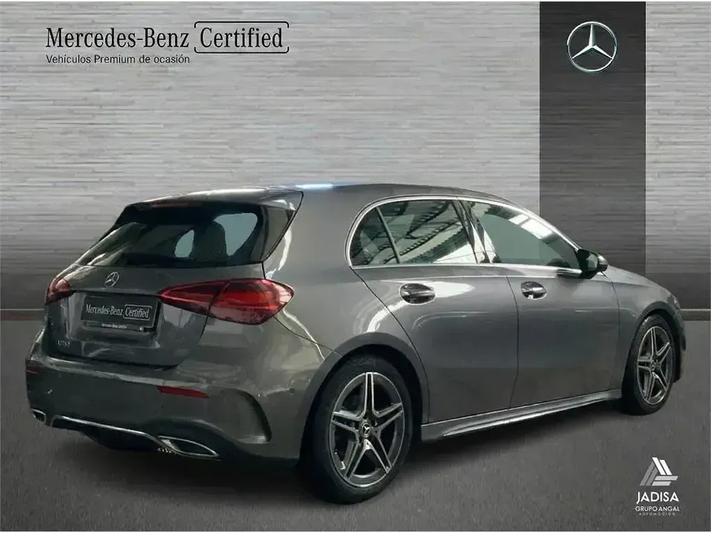 Käytetty Mercedes A180 AMG line 136 HP (100 kW) 2025 Harmaa Sedan