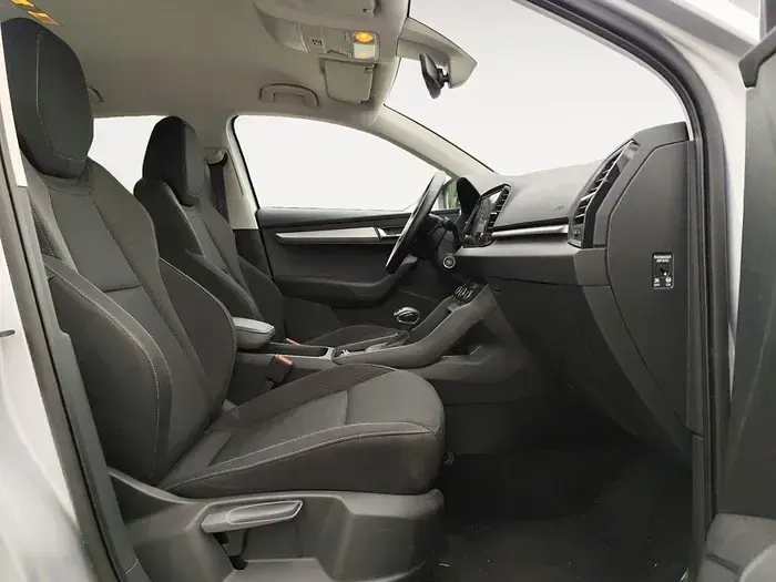 Usado Skoda Karoq Selection 150 CV (110 kW) 2025 Gris / plata SUV