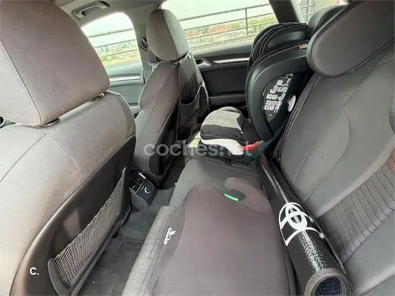 Usado Audi A3 110 CV (80 kW) 2017 Rojo Berlina