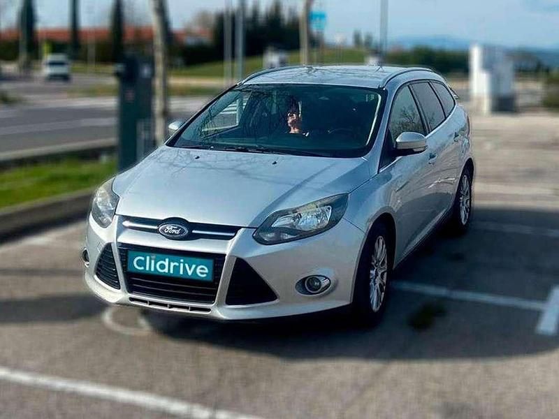 Usado Ford Focus Trend 116 CV (85 kW) 2013 Gris Berlina