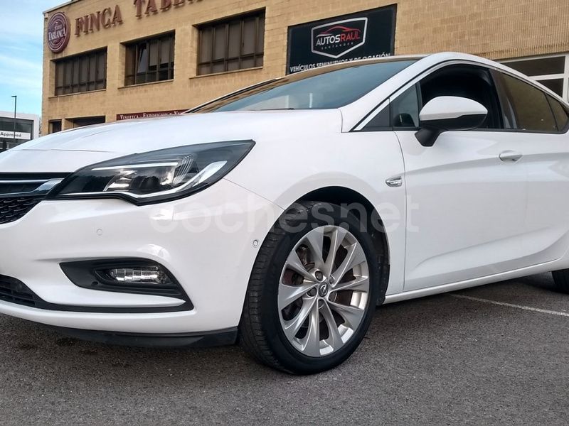 Blanco Usado 2016 Opel Astra Business Berlina | 11.900 € (Caro) - Imagen 1/4