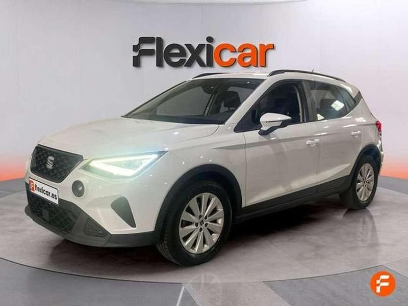Usado Seat Arona Style 110 CV (80 kW) 2024 Blanco SUV