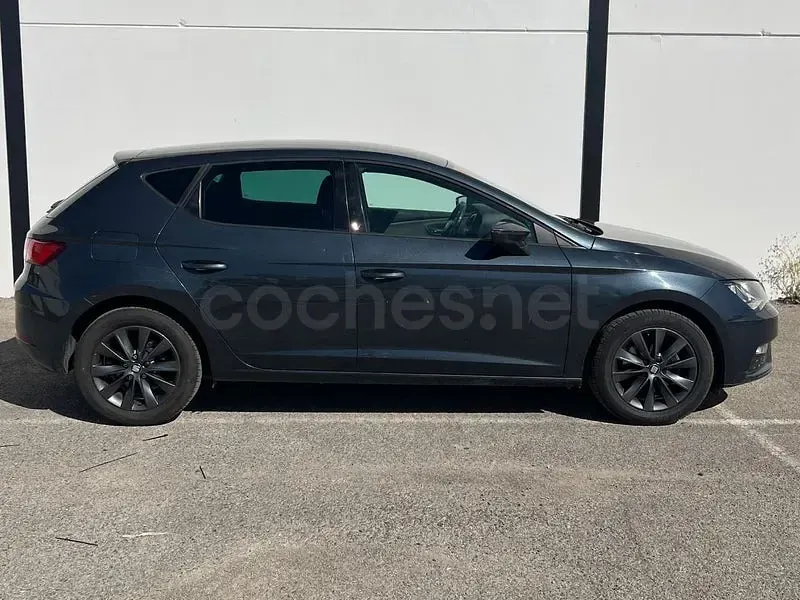 Usado Seat Leon Style 115 CV (84 kW) 2019 Gris / plata Berlina
