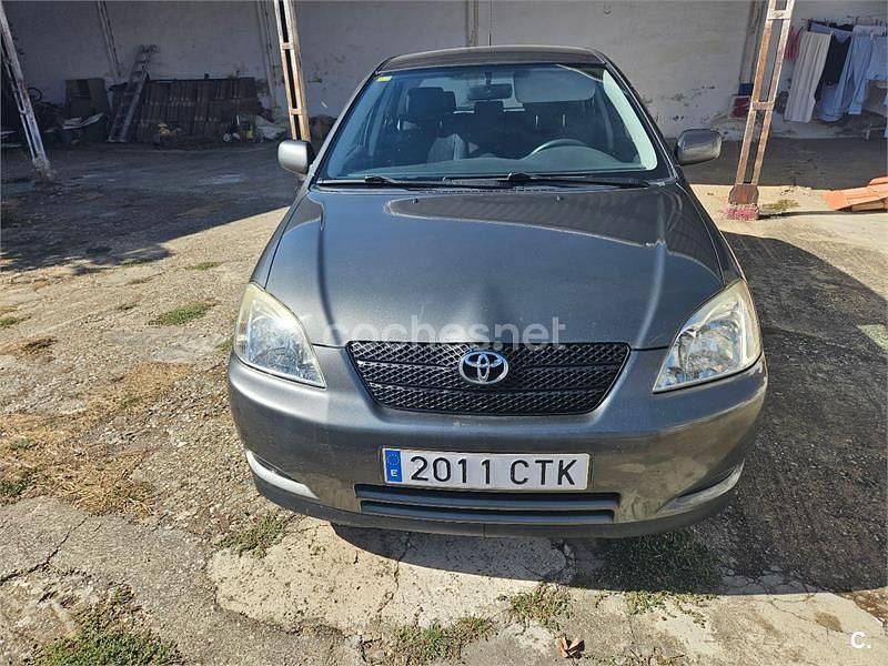 Usado Toyota Corolla Terra 90 CV (66 kW) 2004 Gris / plata Berlina