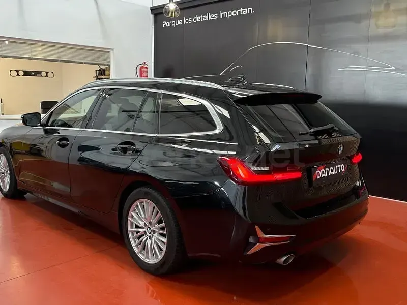 Usado BMW 318 Comfort Edition 150 CV (110 kW) 2021 Negro Familiar