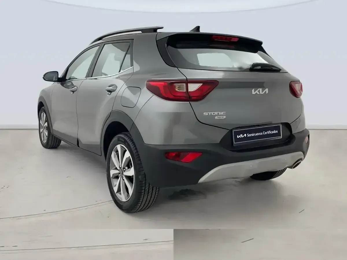 Usado Kia Stonic 100 CV (73 kW) 2025 Gris SUV