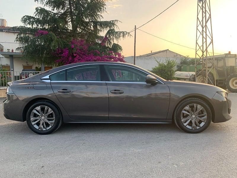Usado Peugeot 508 Active 130 CV (95 kW) 2021 Gris / plata Berlina