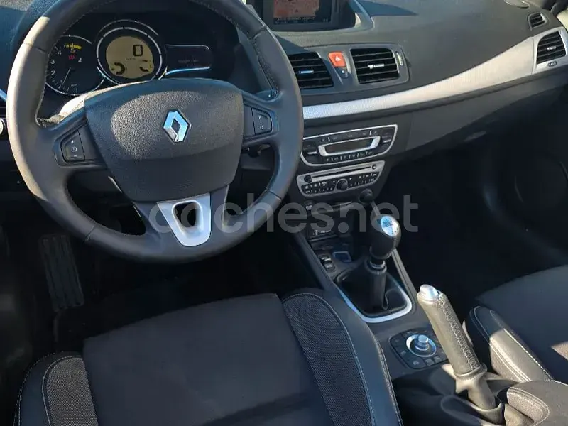 Usado Renault Mégane Dynamique 130 CV (95 kW) 2010 Blanco Berlina