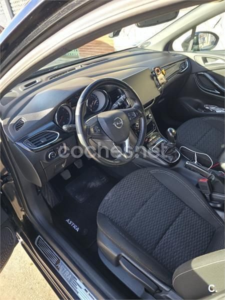 Usado Opel Astra Business 110 CV (80 kW) 2017 Negro Berlina