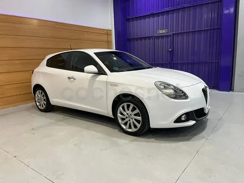 Usado Alfa Romeo Giulietta 120 CV (88 kW) 2019 Blanco Utilitario