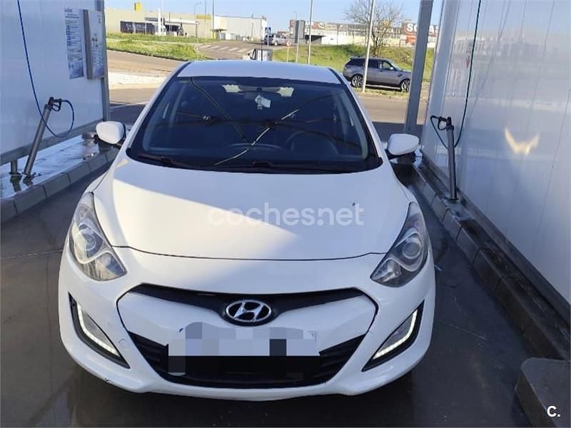 Usado Hyundai i30 90 CV (66 kW) 2014 Blanco Berlina