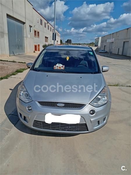 Gris / plata Usado 2010 Ford S-MAX Titanium Monovolumen | 5800 € (Buen precio) - Imagen 1/4