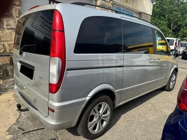 Usado Mercedes Viano Avantgarde 150 CV (110 kW) 2008 Gris / plata Monovolumen