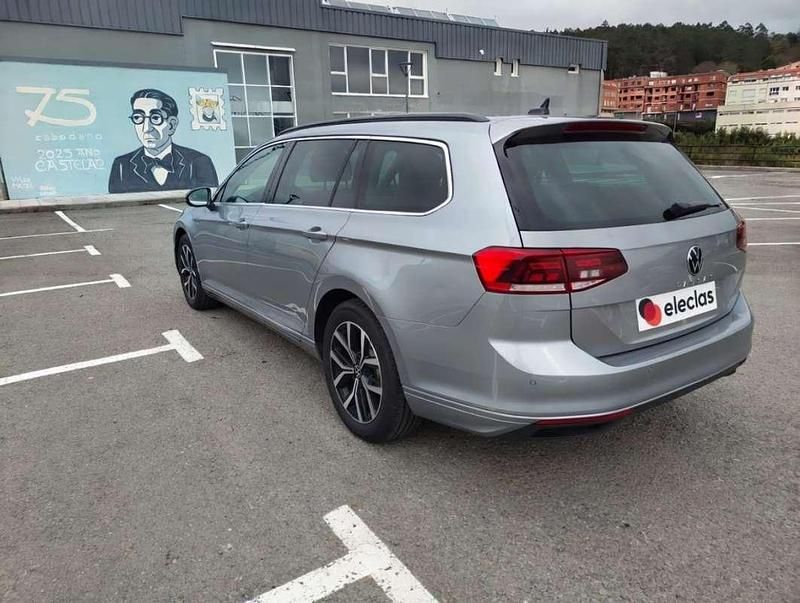 Usado VW Passat Executive 122 CV (89 kW) 2021 Gris Berlina