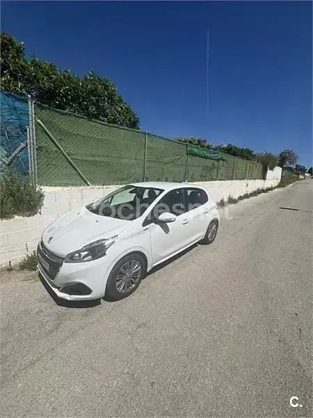 Usado Peugeot 208 Signature Sky 82 CV (60 kW) 2018 Blanco Utilitario