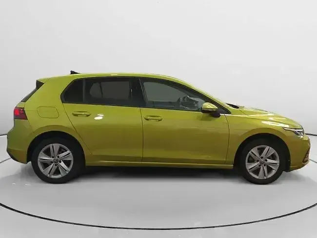 Usado VW Golf VIII Life 110 CV (80 kW) 2021 Verde Berlina