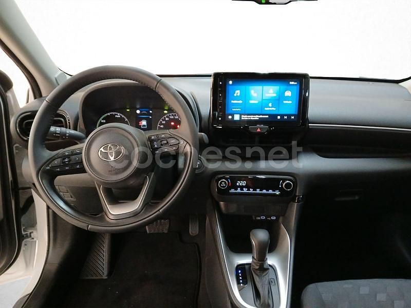 Usado Toyota Yaris Hybrid Active 116 CV (85 kW) 2025 Blanco Berlina