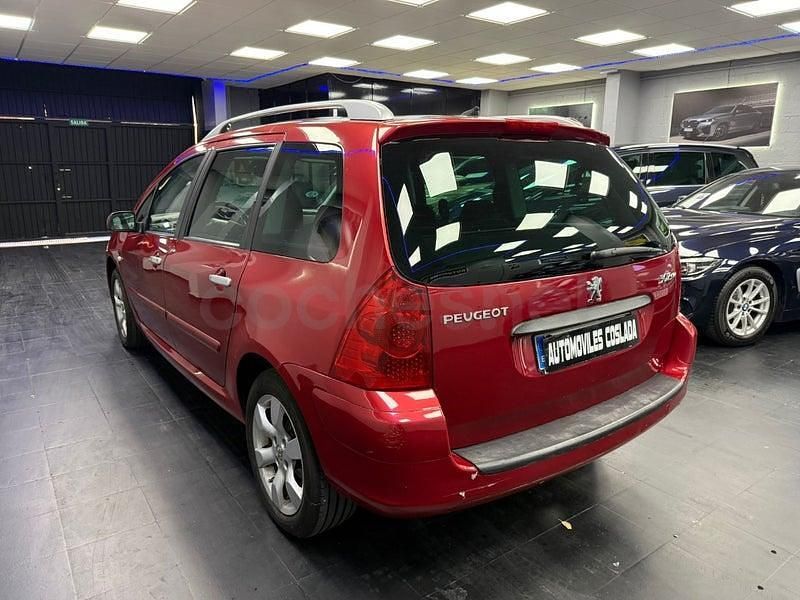 Usado Peugeot 307 143 CV (105 kW) 2005 Granate Familiar