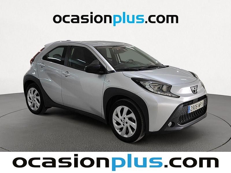 Usado Toyota Aygo X Play 72 CV (52 kW) 2024 Gris SUV
